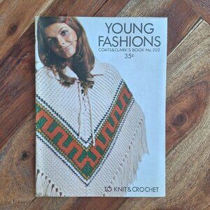 Coats & Clarks‎ 202 Young Fashion Belts Poncho Knit Crochet 1972 Vintage Booklet